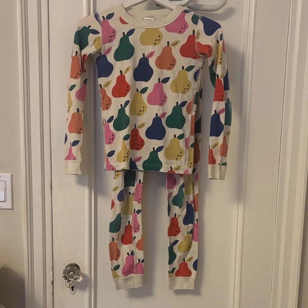Hanna Andersson Multi-Color Pear Print Cream Long Sleeve Pajama Set
